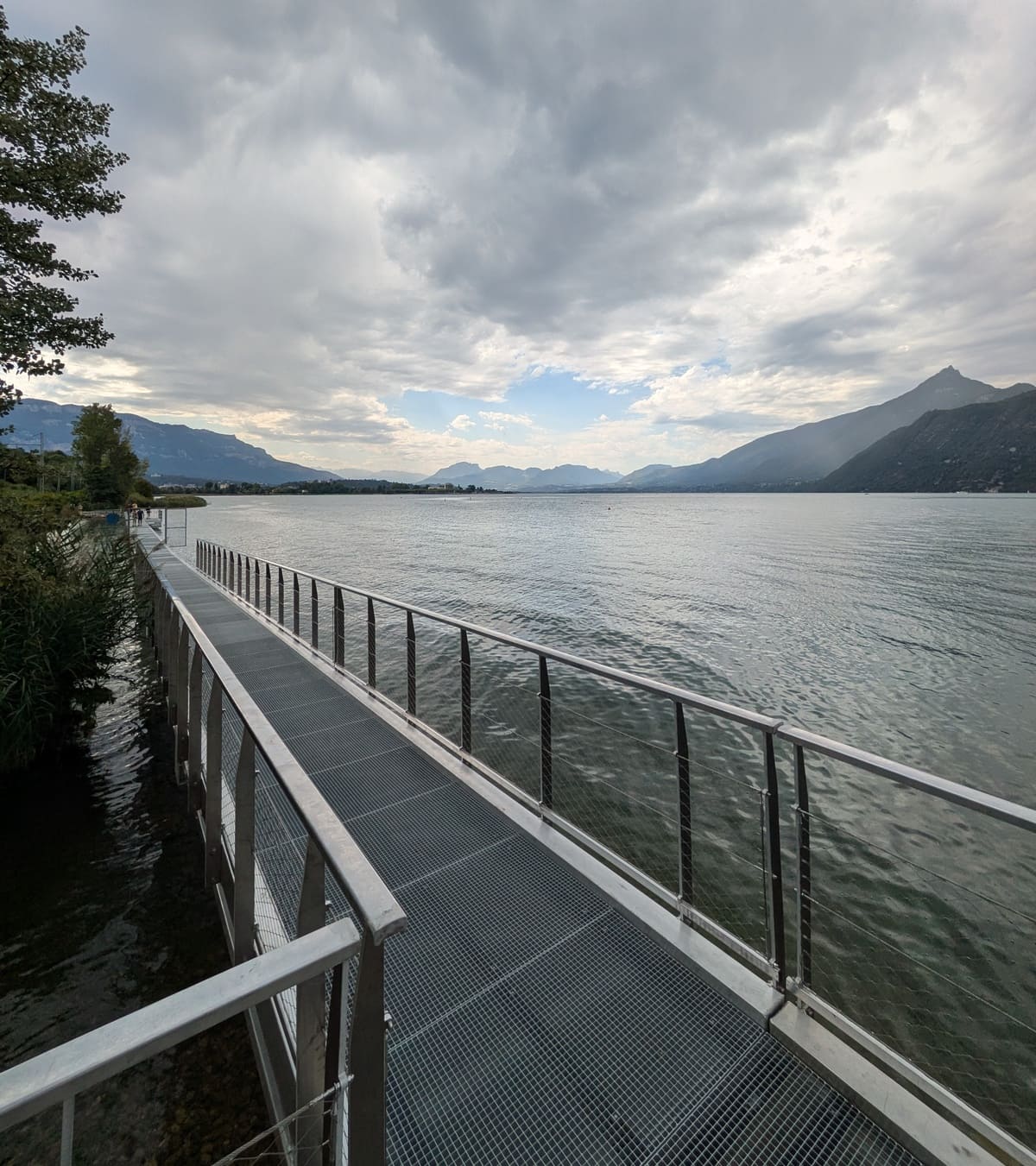 Accès handicapé sentier fil eau lac bourget