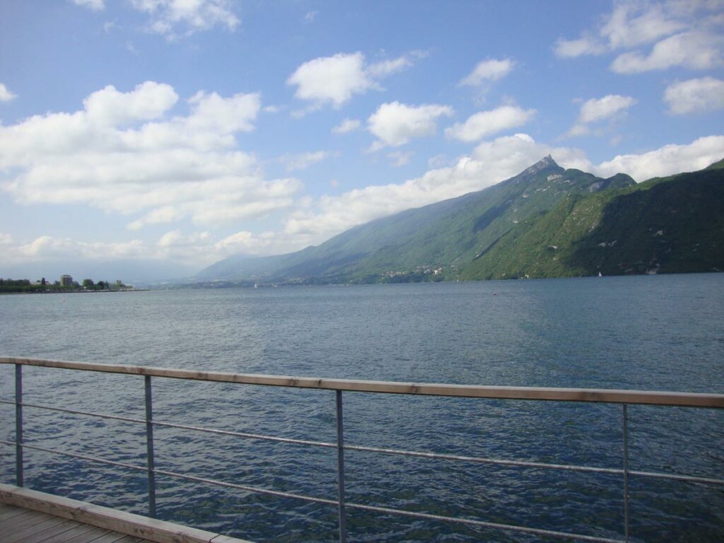 Sentier fil de l'eau aix les bains brison st innocent