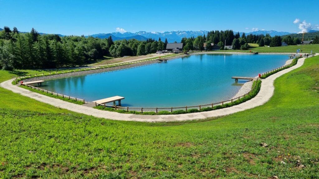 lac plan d'eau de la Feclaz savoie grand revard