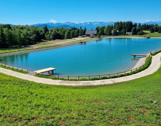 lac plan d'eau de la Feclaz savoie grand revard