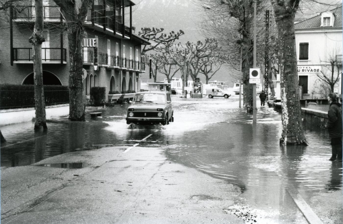Crues Inondations grand port Aix les Bains 1990
