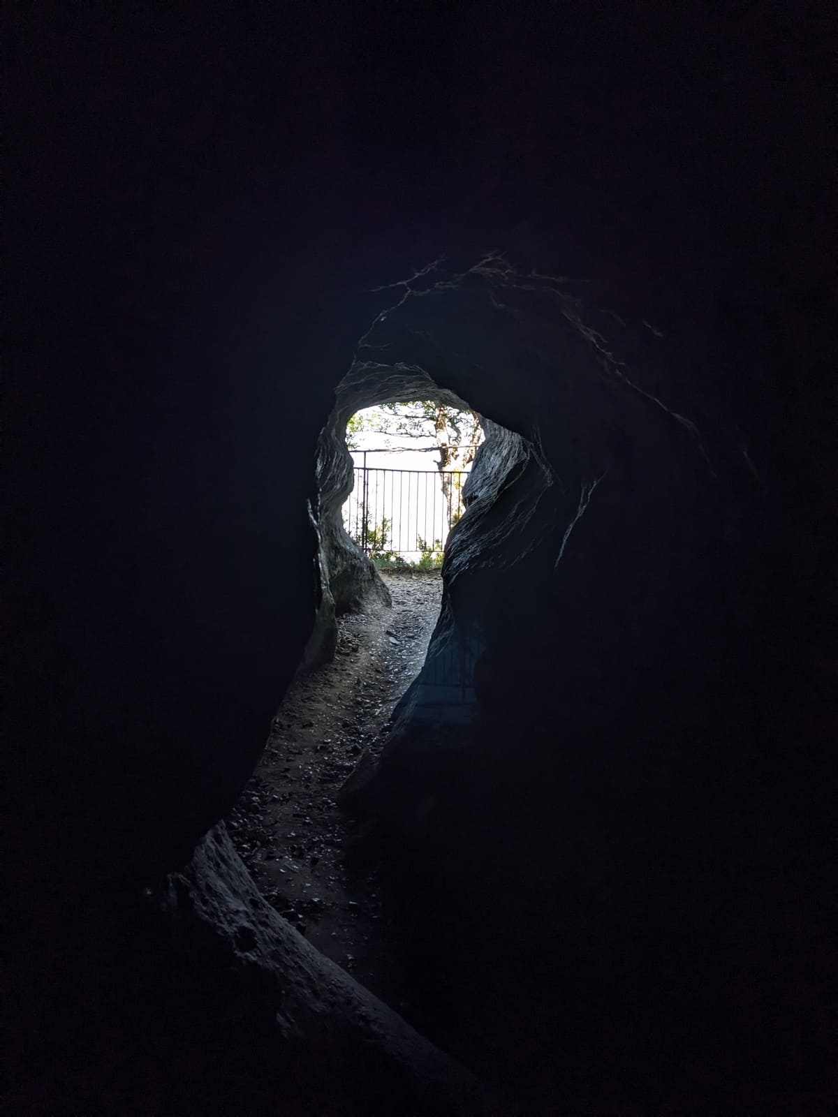 Dans la grotte des fées Brison St Innocent