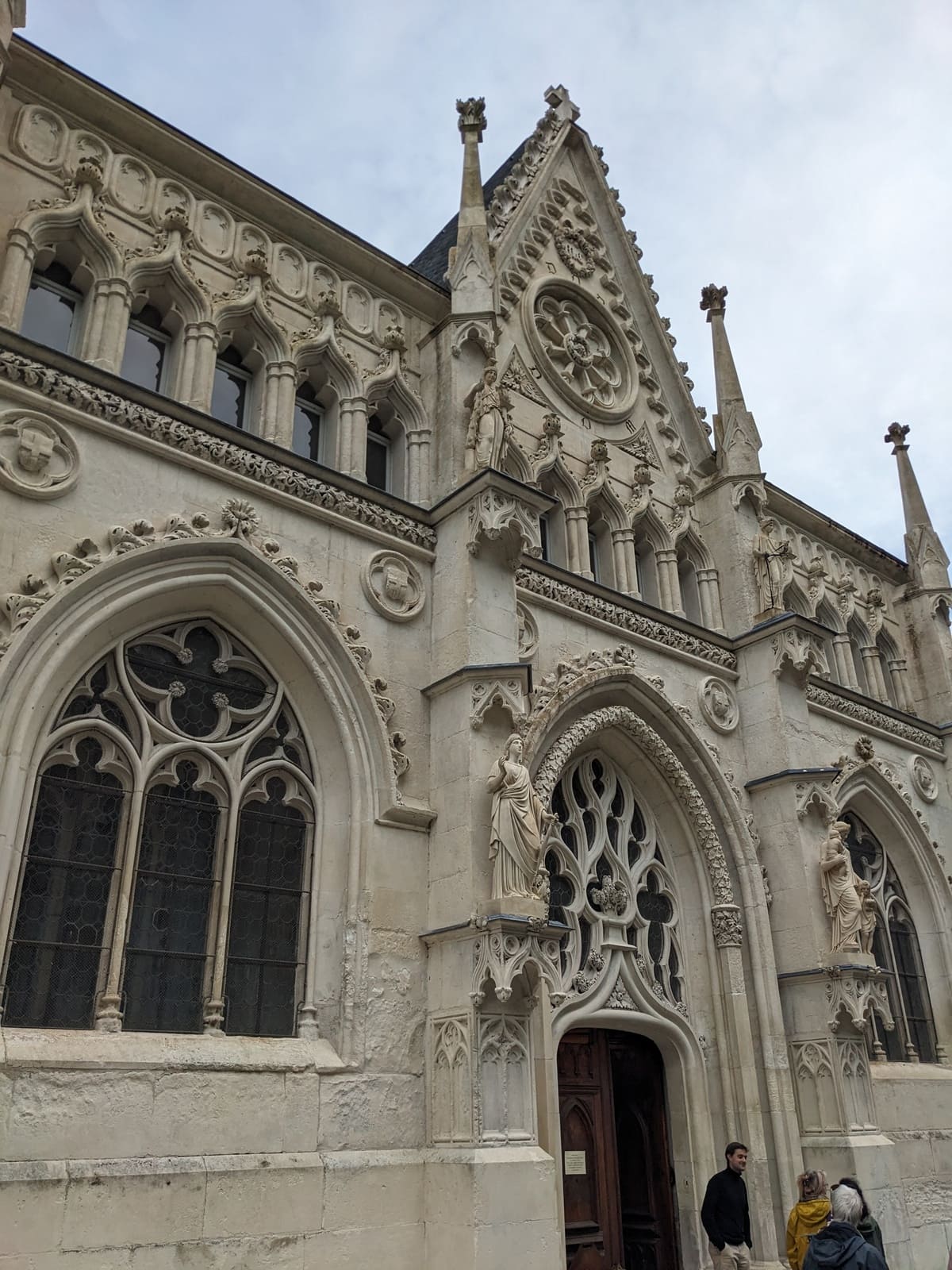 façade eglise abbatiale st pierre curtille