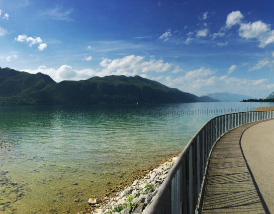 piste cyclable voie lacustre du lac du Bourget