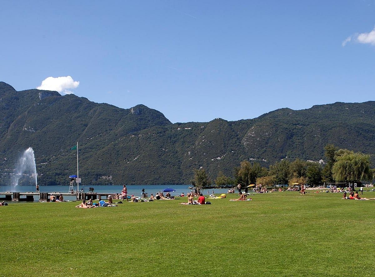 plage de aqualac lac du bourget