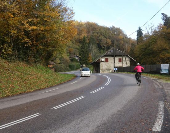 Travaux bande cyclable entre Grésy-sur-Aix et Entrelacs (RD 911)