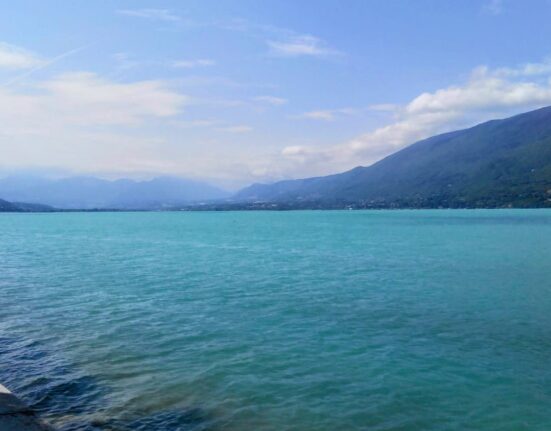 Pourquoi le lac du Bourget devient turquoise