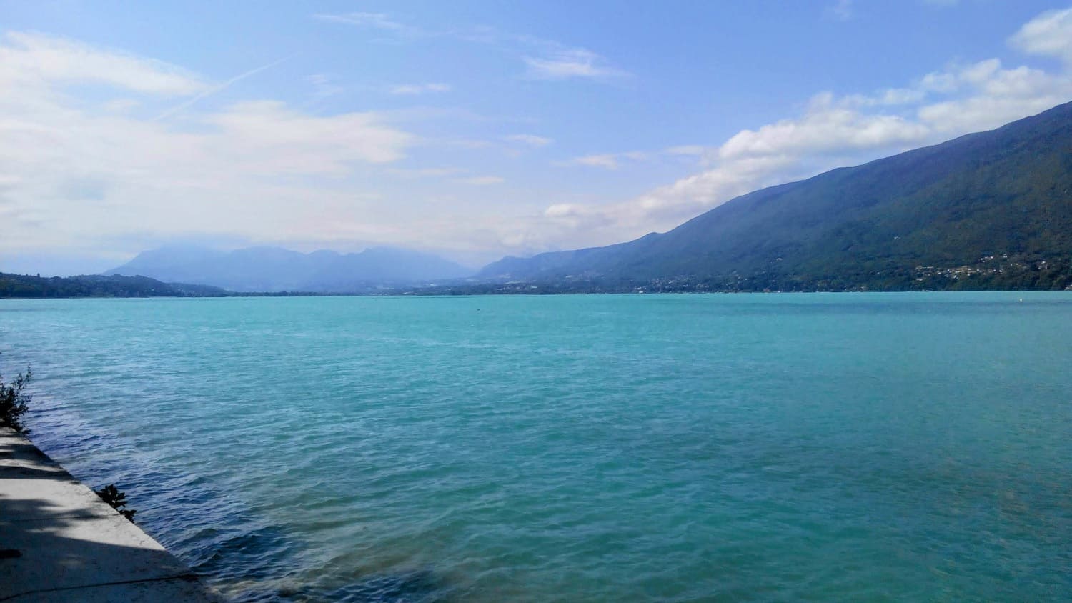 Pourquoi le lac du Bourget devient turquoise