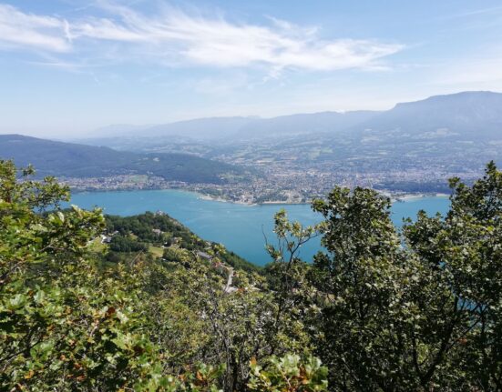 Escalade lac du bourget