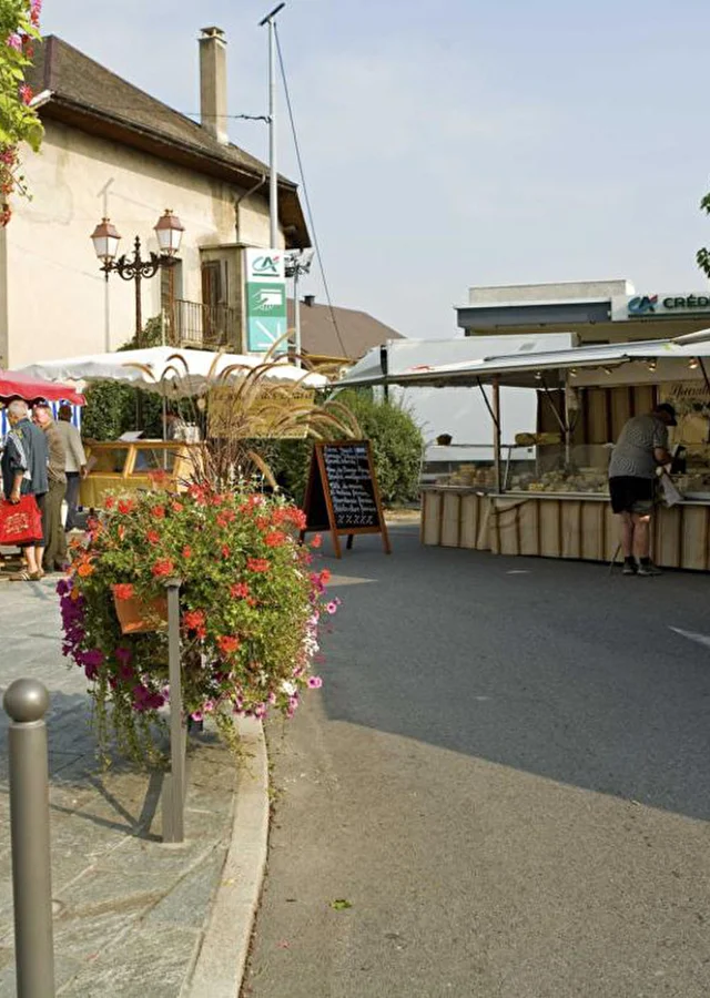 Marché hebdomadaire à Albens